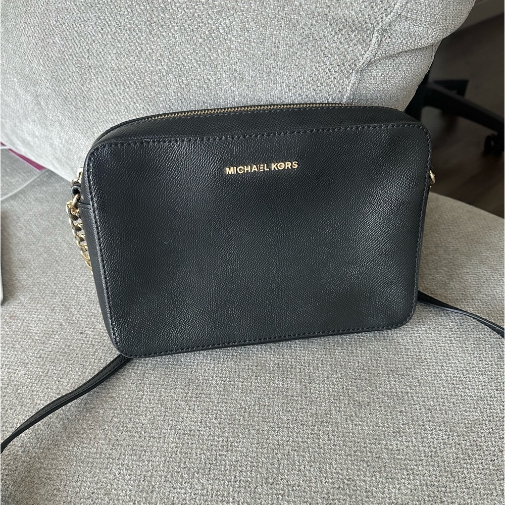 Black Michael kors crossbody